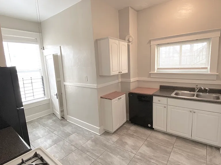 2203 Young Ave — Photo 8