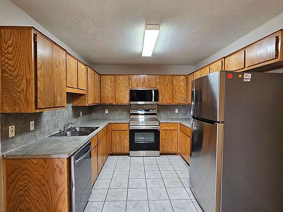 3rd image of 2603 Alma Dr #A