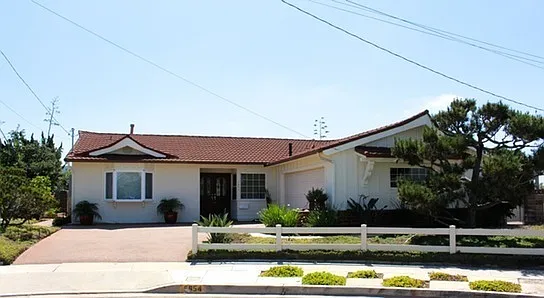 Very Desirable Single Level Home In UTC Has Panoramic Canyon Views Of Mount Soledad! Has A/C — Photo 3