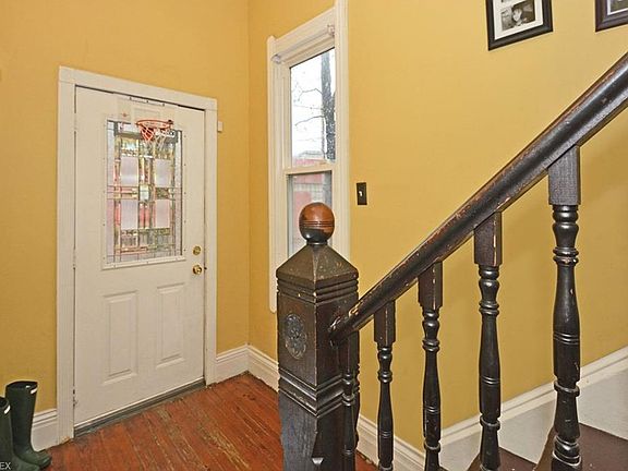 3rd image of 3119 Woodbine Ave