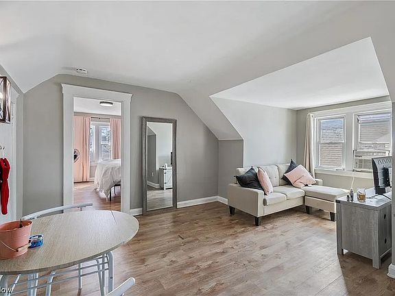 3rd image of 1246 Cook Ave Floor 3