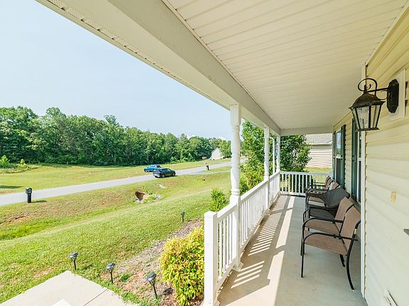 3rd image of 174 Stratford Pl