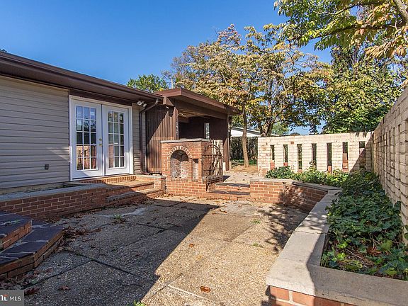 4th image of 463 Carrollton Dr
