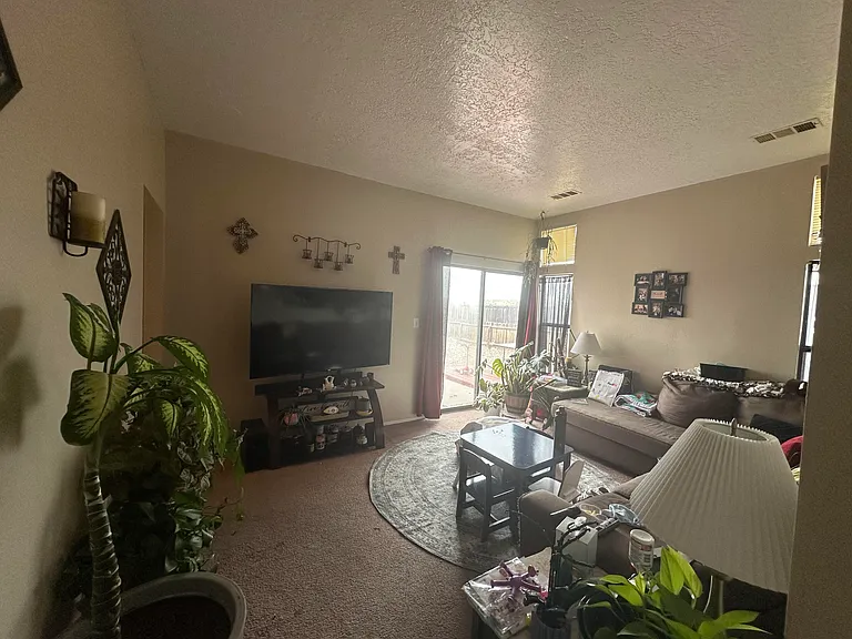 1825 Peach Rd NE — Photo 1