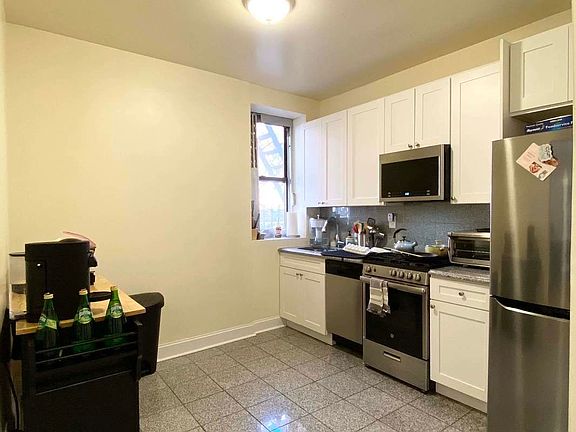 4th image of 200 W 98th St #W3
