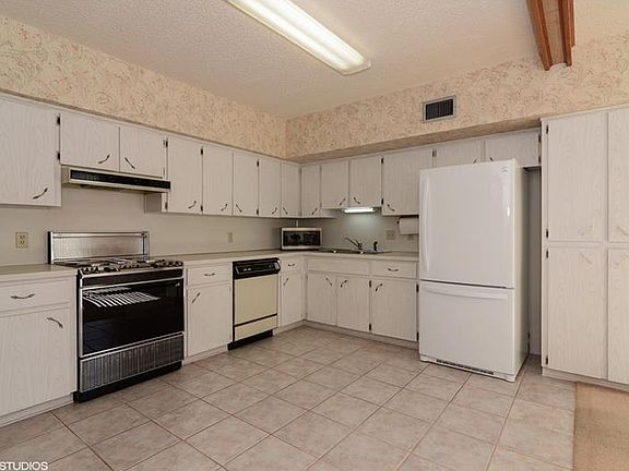 3rd image of 2285 Norwegian Dr APT 25