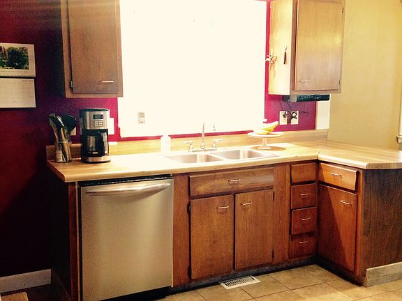 Bright, updated kitchen 