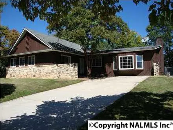 6018 Cowin Dr NW, Huntsville, AL 35810