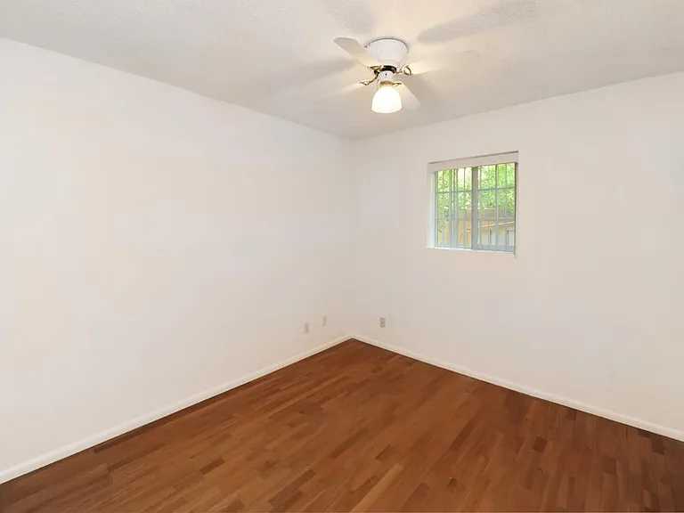 2405 E Huntington Dr — Photo 22