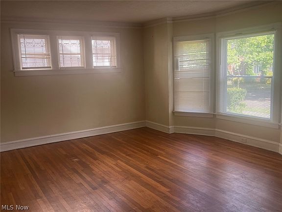 3rd image of 3286 Yorkshire Rd