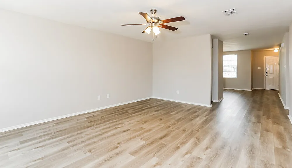 4 bed, 2.5 bath, 2600 sqft, $2,590 — Photo 4