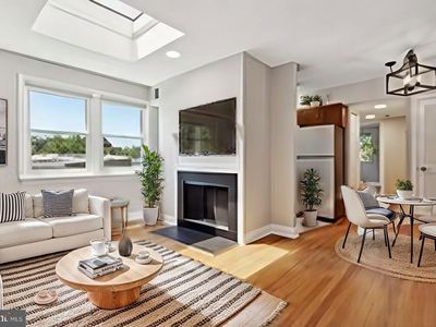 327 10th St SE APT 11, Washington, DC, 20003