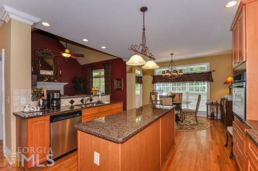 5th image of 440 Denton Cir