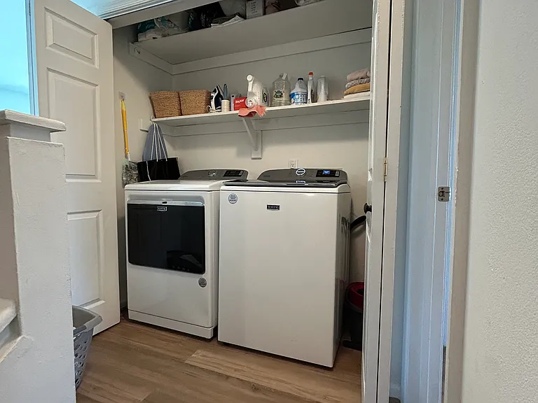 1318 Damyien Arch — Photo 19