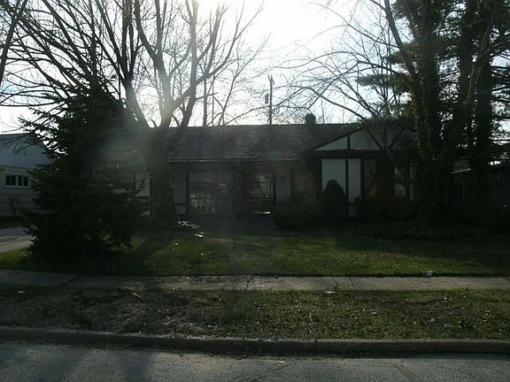 2nd image of 6686 Newbury Ln