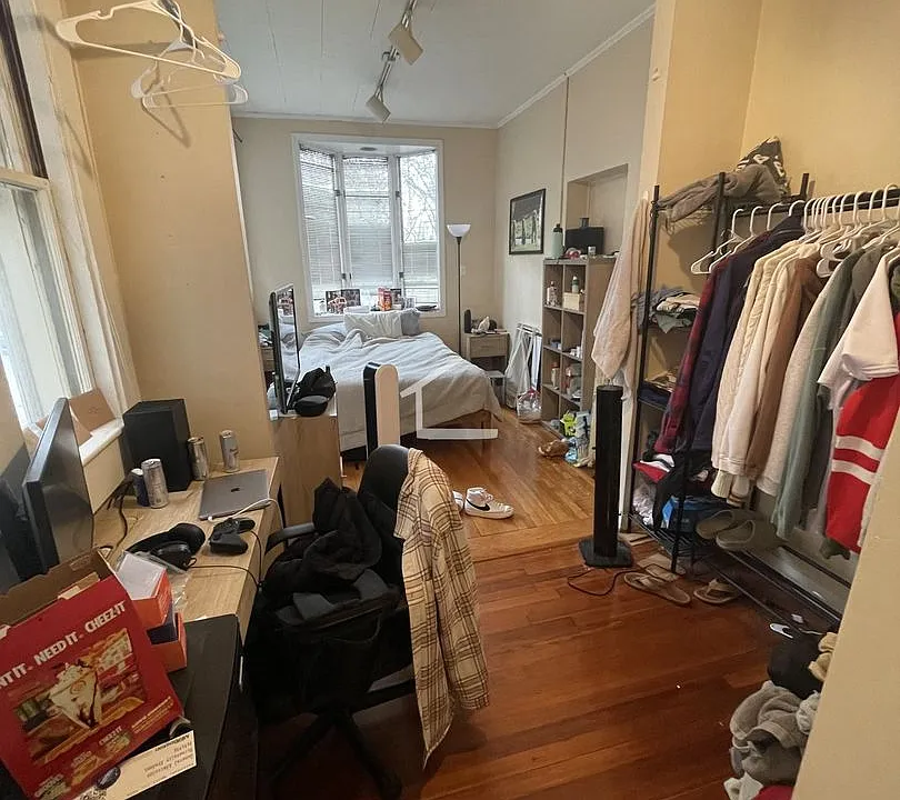 12 Euston St #1