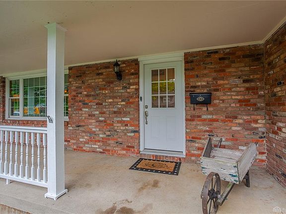 3rd image of 570 Clareridge Ln