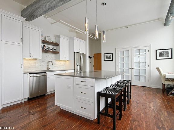 2nd image of 360 W Illinois St APT 10G