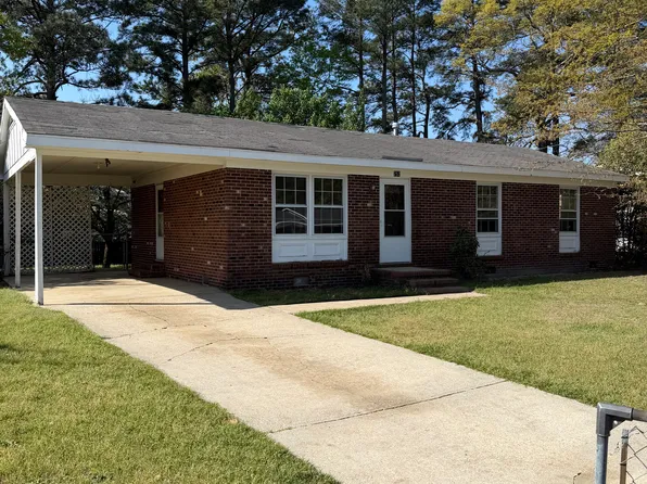 752 Burgoyne Dr, Fayetteville, NC 28314