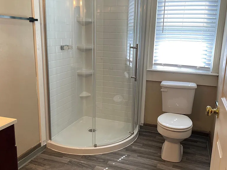1540 Linden Ave — Photo 10