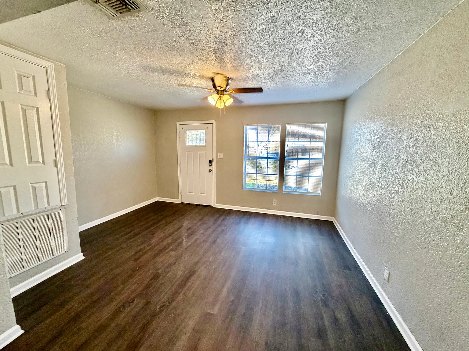 202 Orphan — Photo 2
