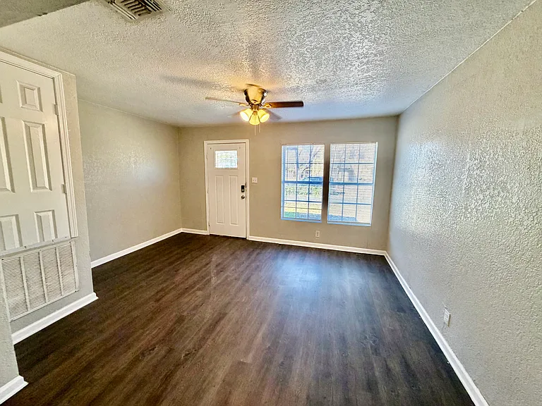 202 Orphan — Photo 2