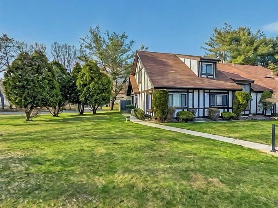 1st image of 135 Fieldstone Court