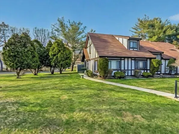 135 Fieldstone Court, Middle Island, NY 11953