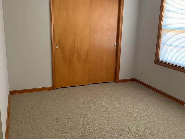 2634 N Clarence Ave — Photo 12