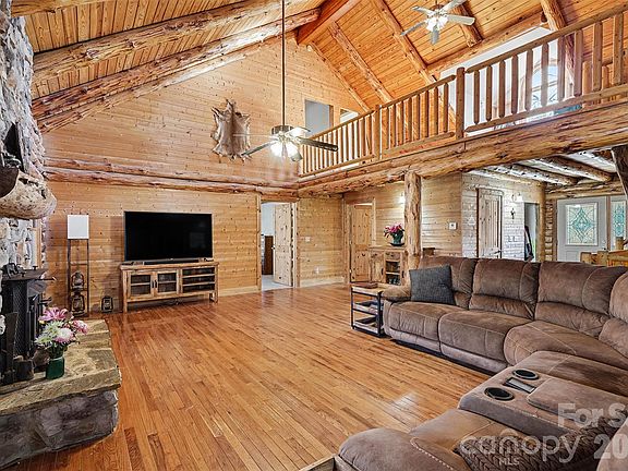 2nd image of 3008 Lamplight Rd