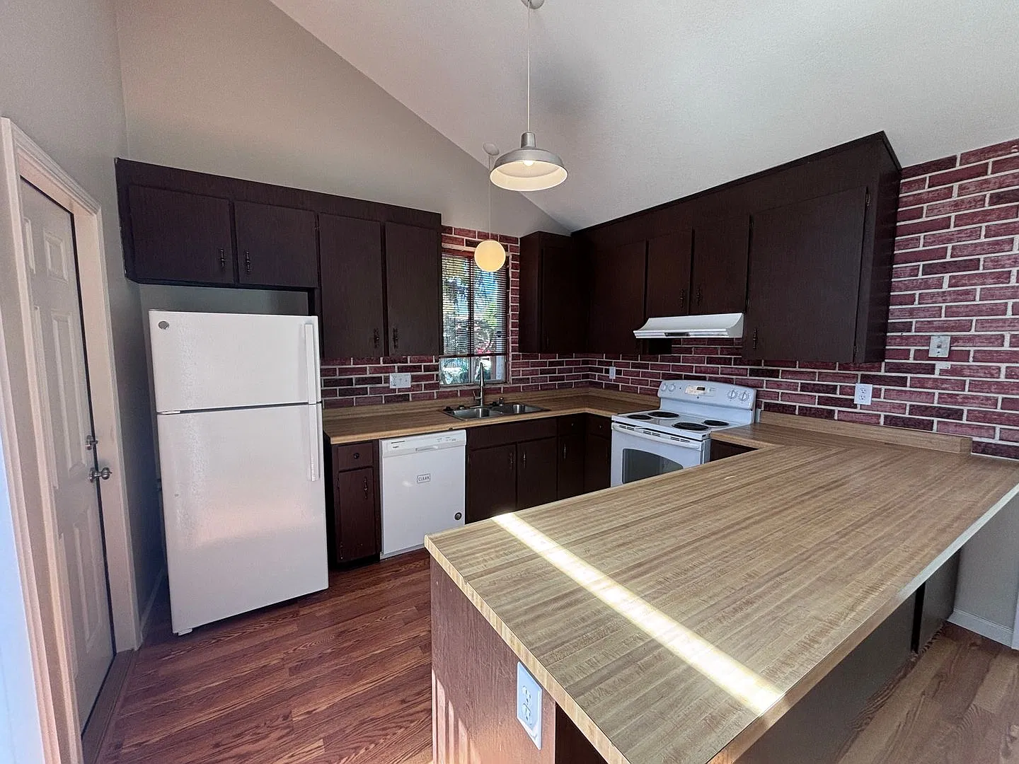 Blossom Valley- well maintained single-family home,3 beds, extra den and 2 baths — Photo 2
