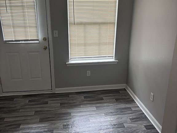 4th image of 320 Roth Ln SE #308