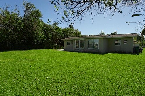 3rd image of 759 Altura St