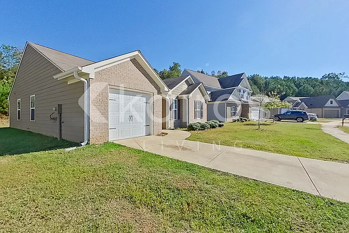 3 bed, 2.0 bath, 1256 sqft, $1,745 — Photo 2