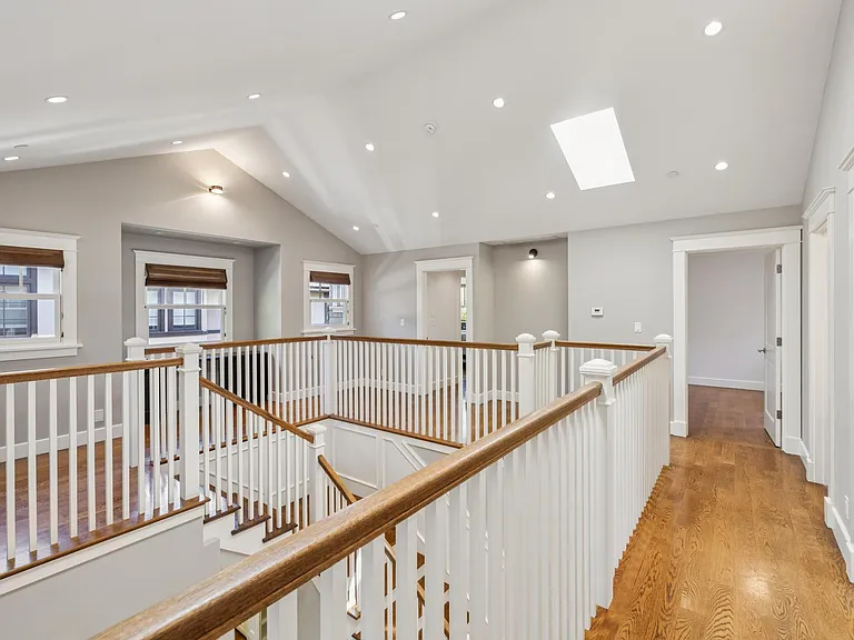 1517 Howard Ave — Photo 37