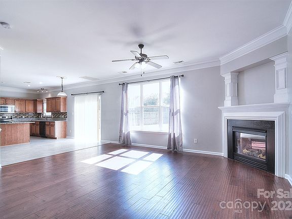3rd image of 9316 Macquarie Ln