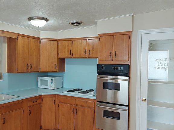 kitchen, double oven, pantry