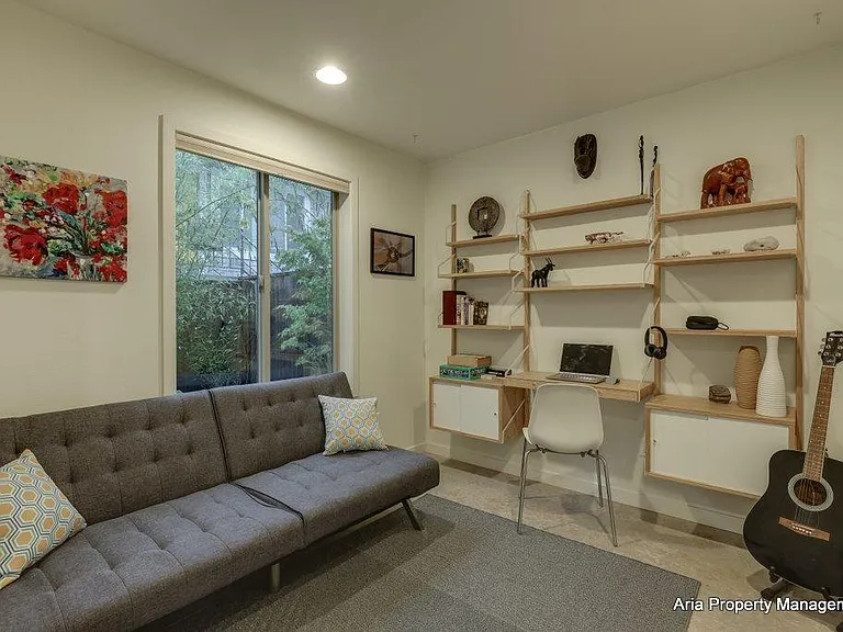 163 SE 13th Ave — Photo 5