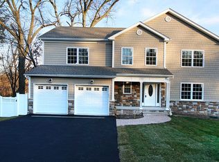 834 Park Ave, River Edge, NJ 07661