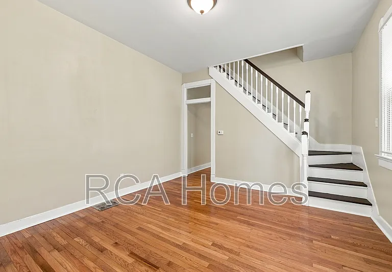 1013 E Morris St — Photo 2