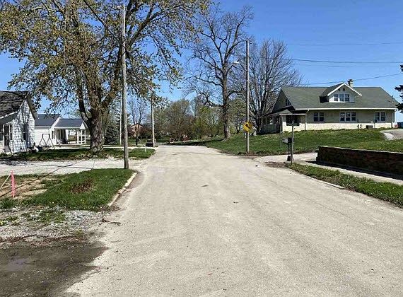 5th image of 413 E North Main St