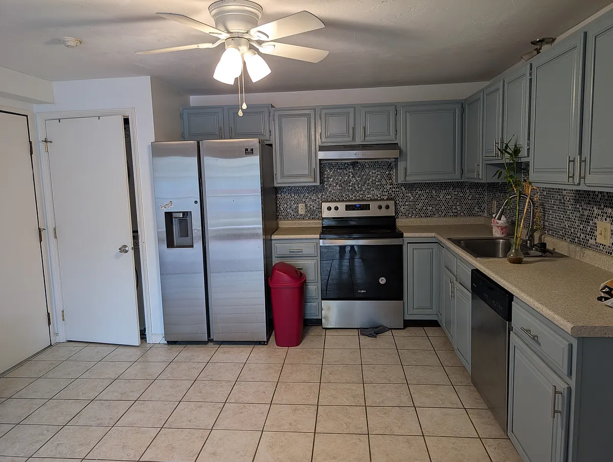 Building Photo - 653 Plantation St #6-A