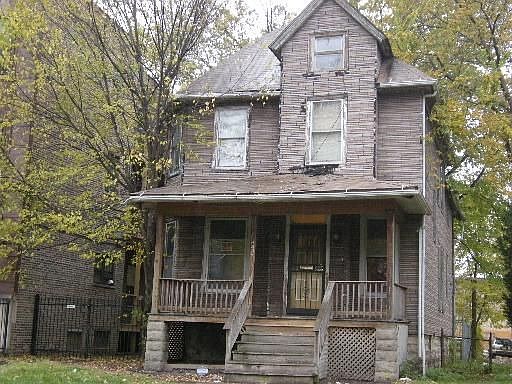 1st image of 734 N Pine Ave