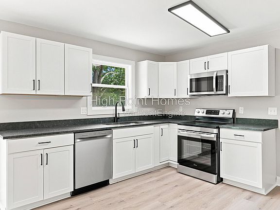 2nd image of 508 Hiawatha Cir