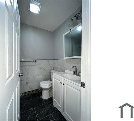 5th image of 58 Chestnut St APT 3E