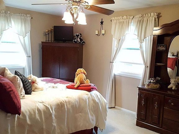5th image of 2909 Pease Ln