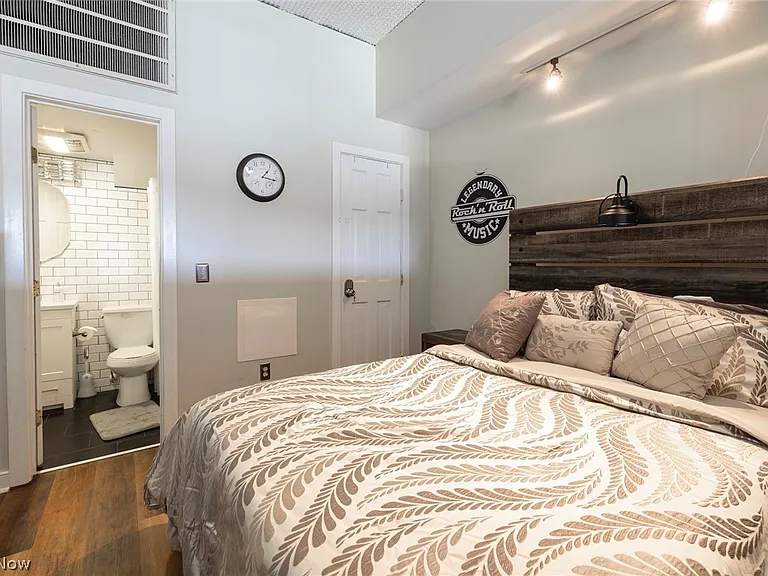 408 W Saint Clair Ave #607 — Photo 12