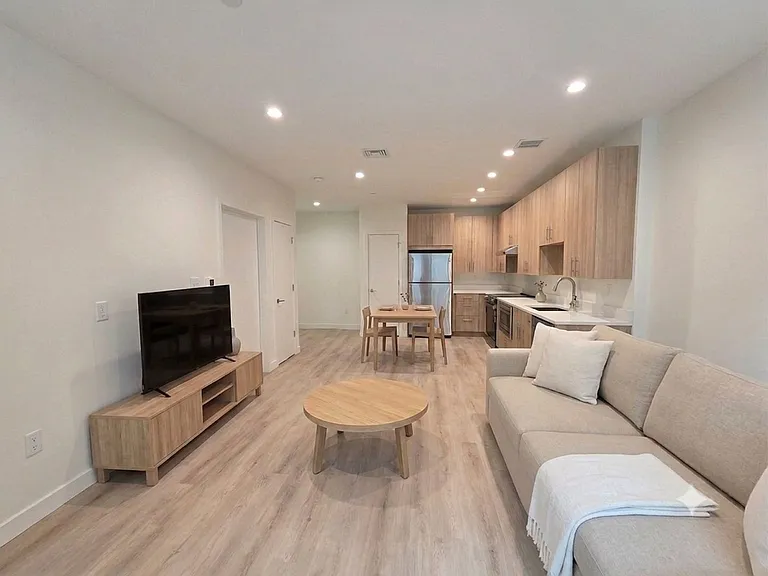 1151 Walnut St #204 — Photo 7