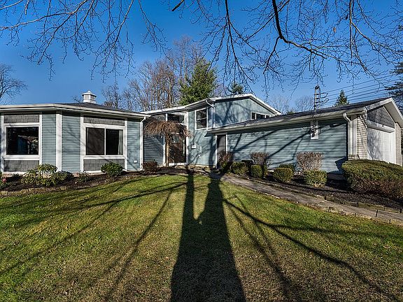 2nd image of 811 Valley Dr