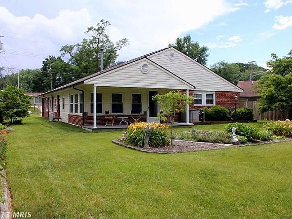 3rd image of 320 Gloucester Dr